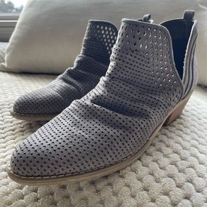 REPORT Ankle Boots